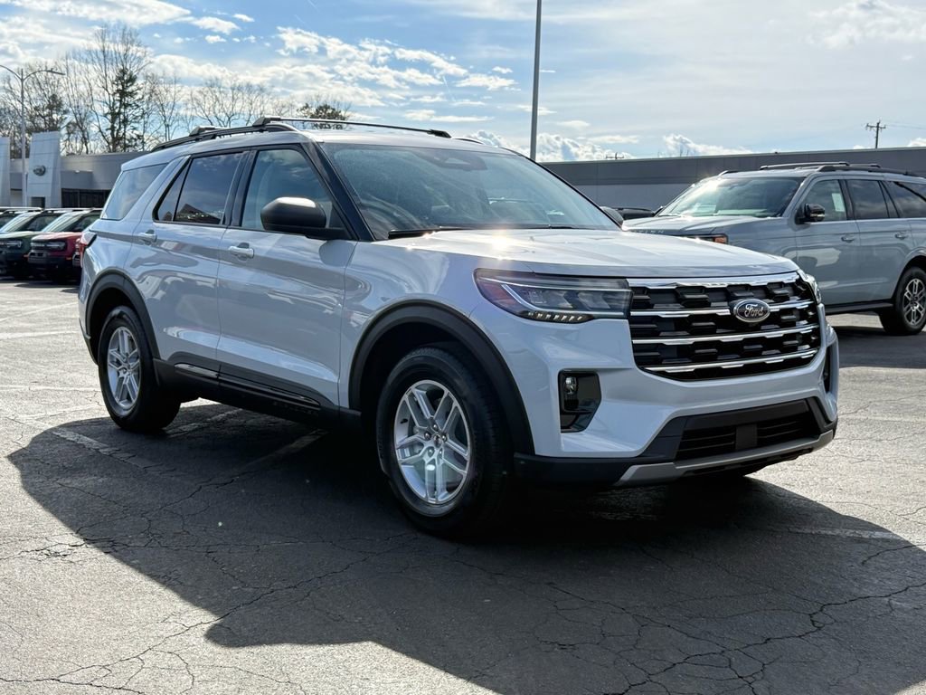 Used 2026 Ford Explorer Active w/ Active Comfort Package RWD image 2