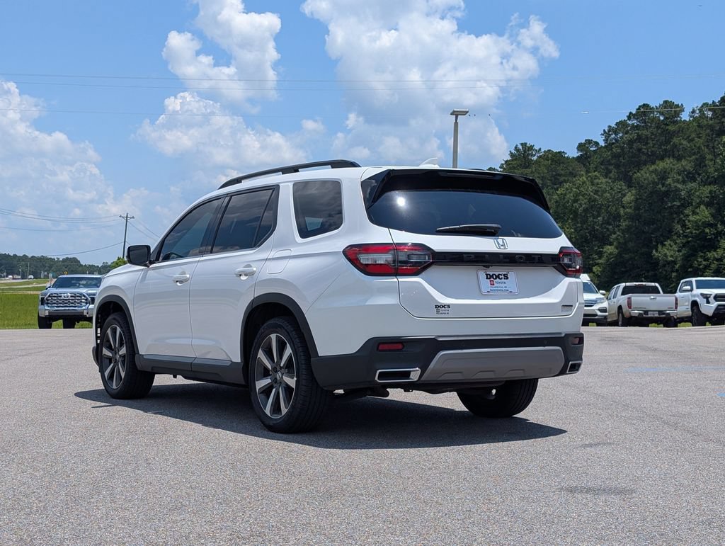 Used 2025 Honda Pilot Touring image 3