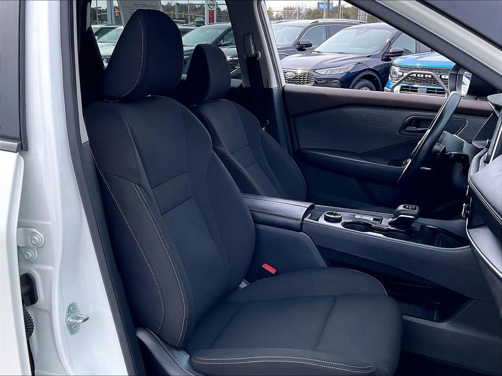 Used 2023 Nissan Rogue S image 10