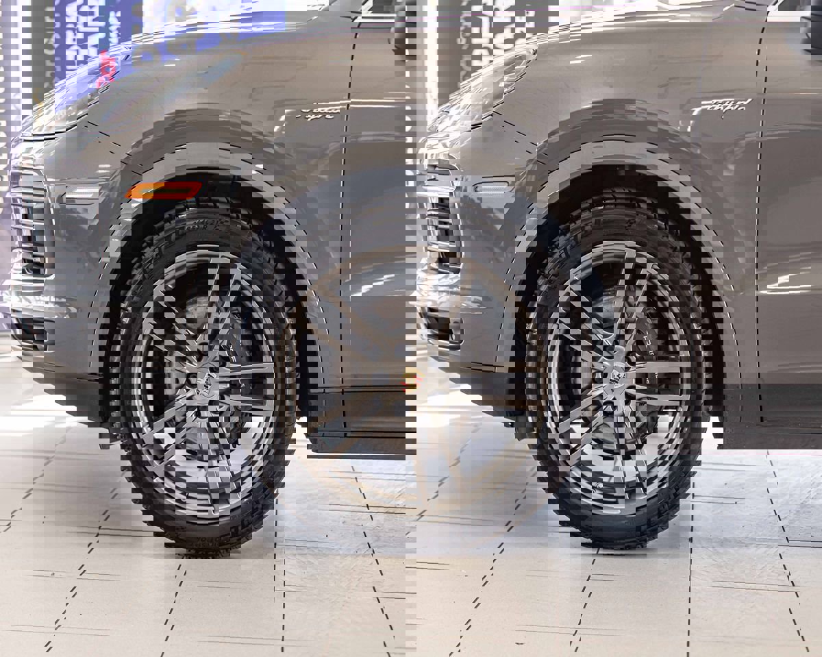 Used 2021 Porsche Cayenne E-Hybrid image 9