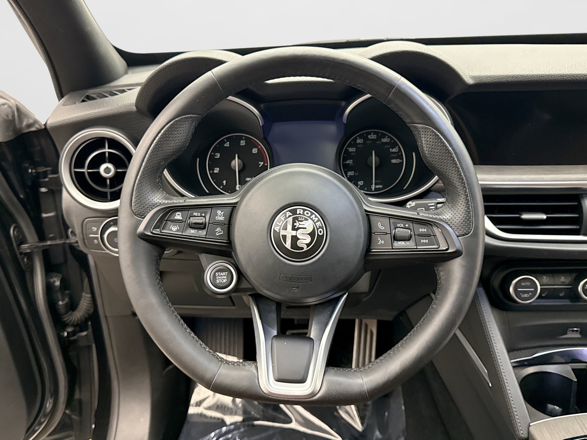 Used 2022 Alfa Romeo Stelvio Ti w/ Active Assist Plus Package AWD/4WD image 14