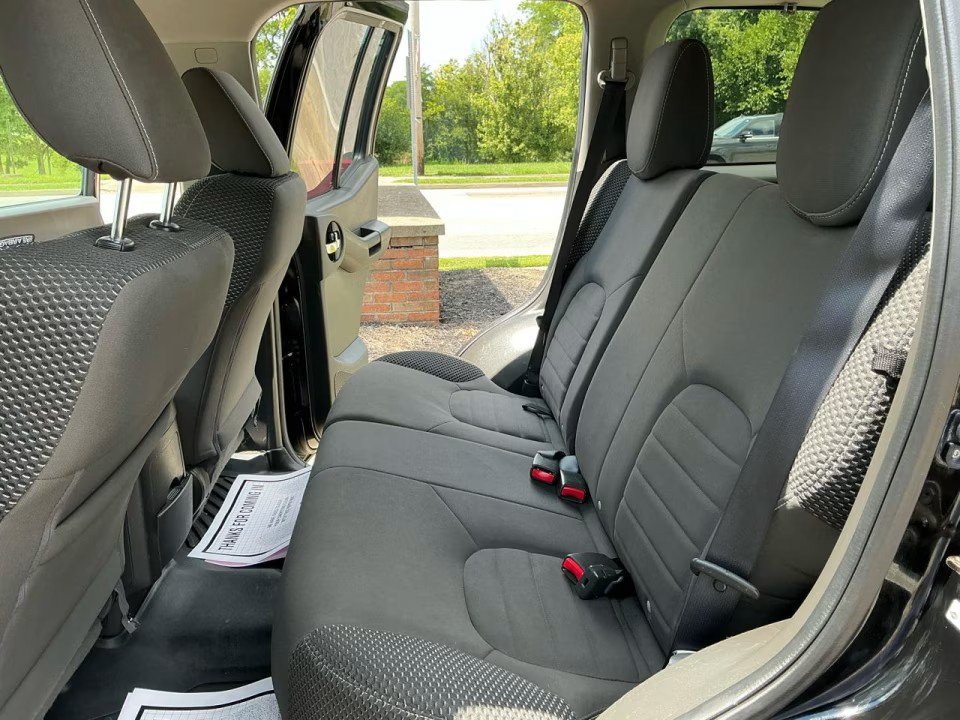 Used 2015 Nissan Xterra PRO-4X AWD/4WD image 10