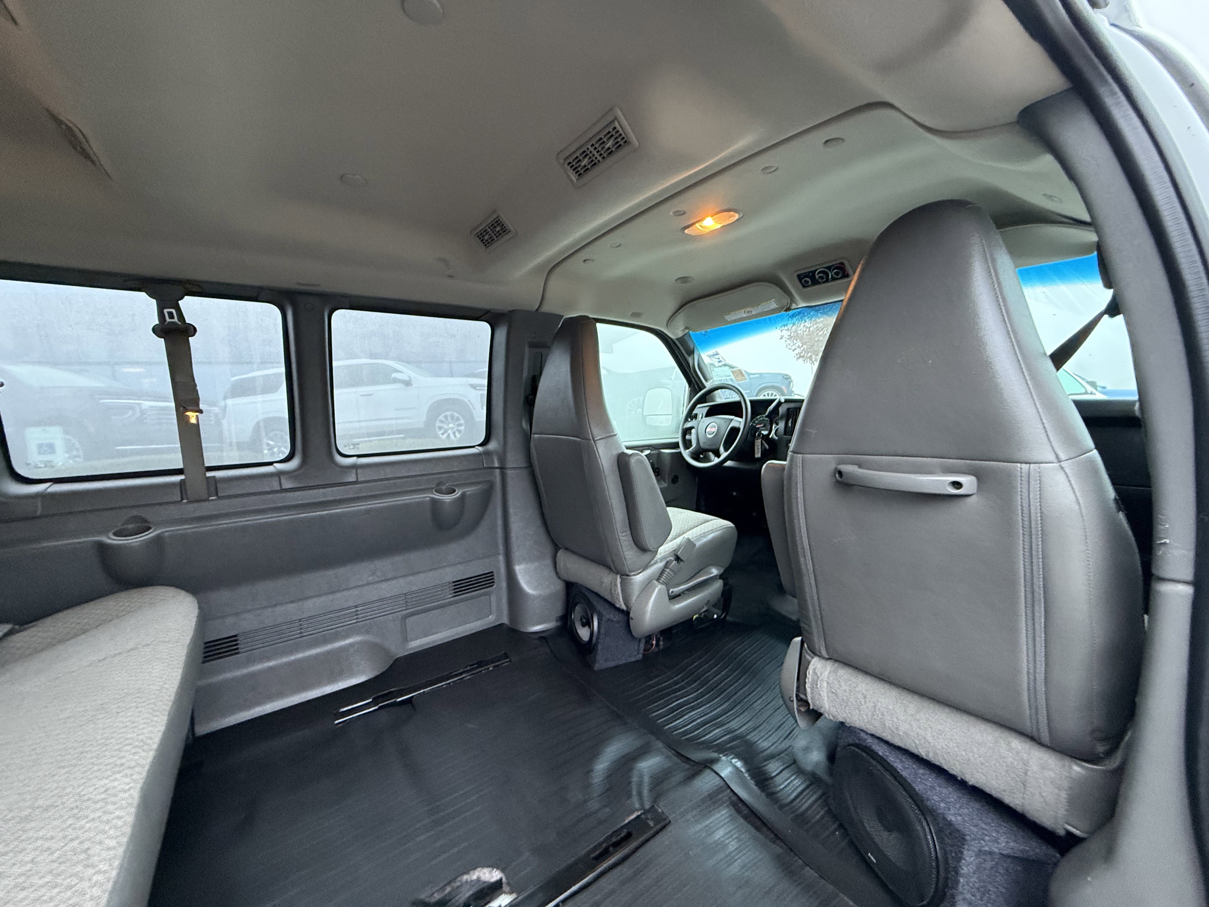 Used 2018 GMC Savana 3500 LT w/ LT Preferred Equipment Group image 11