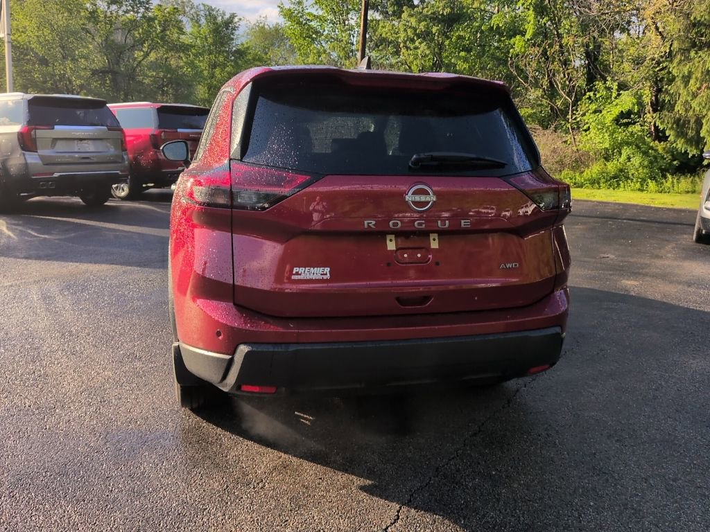 Used 2025 Nissan Rogue S AWD/4WD image 14