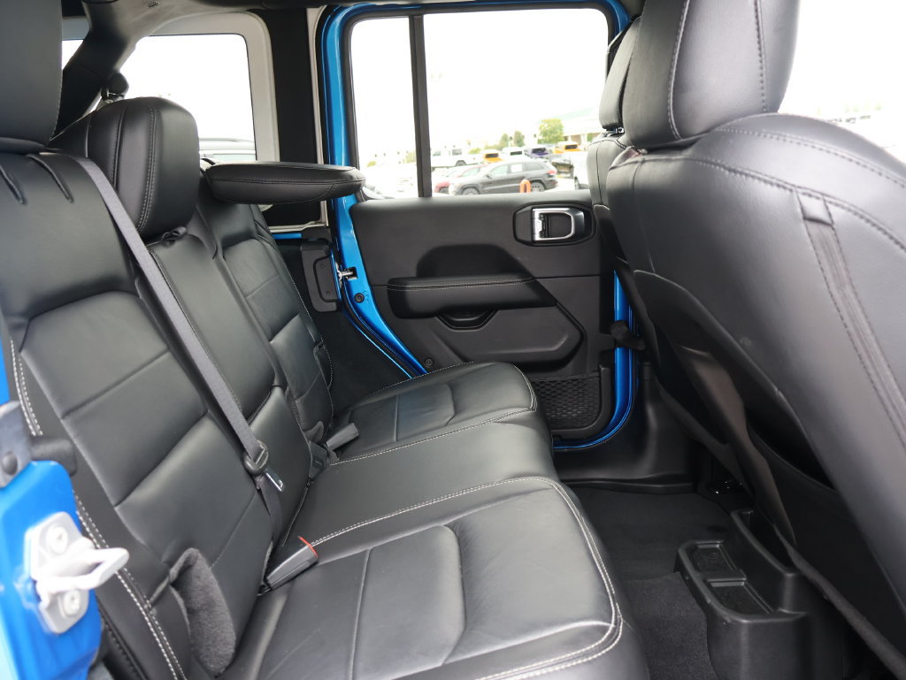 Used 2022 Jeep Wrangler Unlimited Sahara AWD/4WD image 11