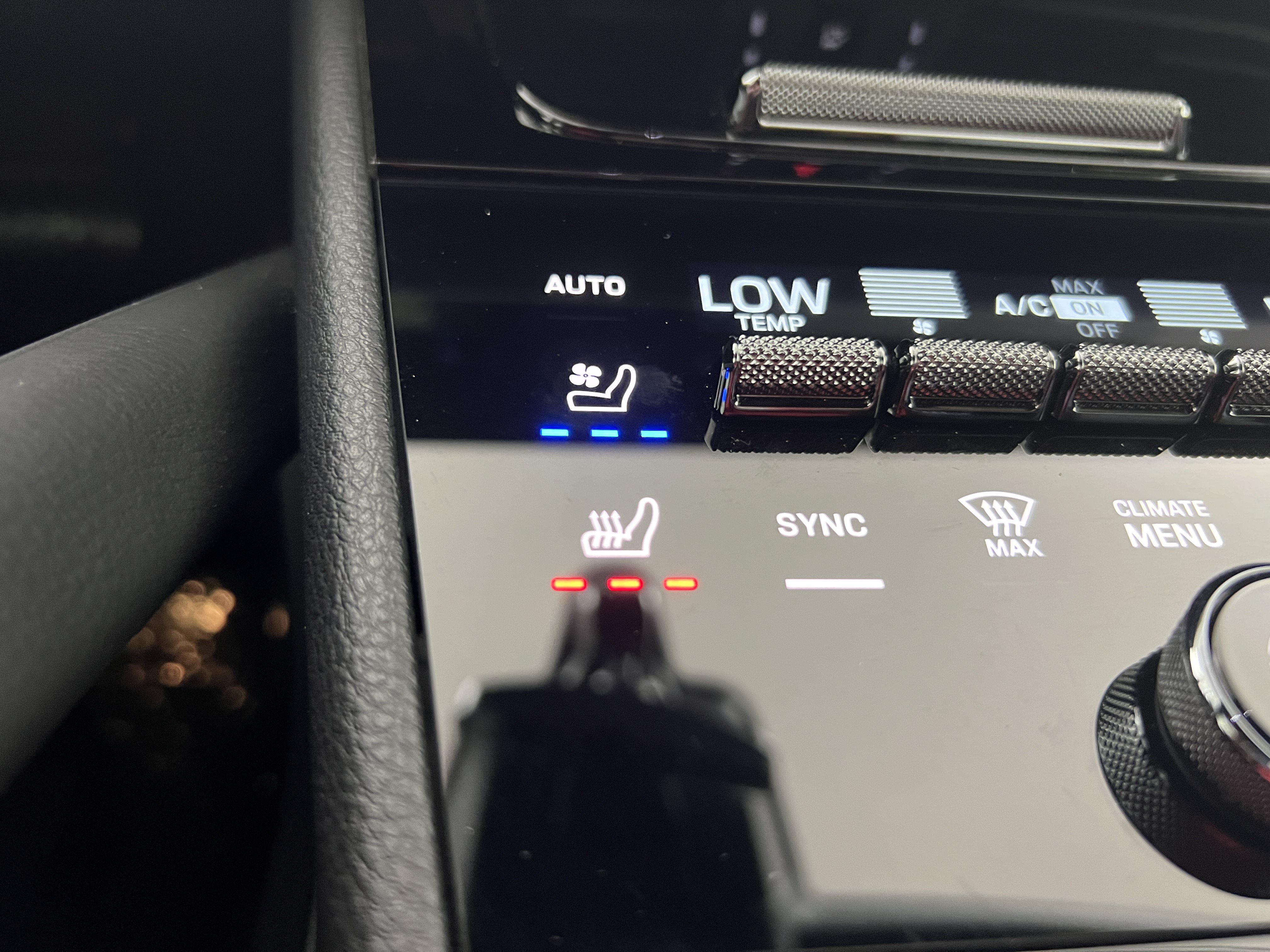 Certified 2024 Porsche Cayenne Coupe AWD/4WD image 23
