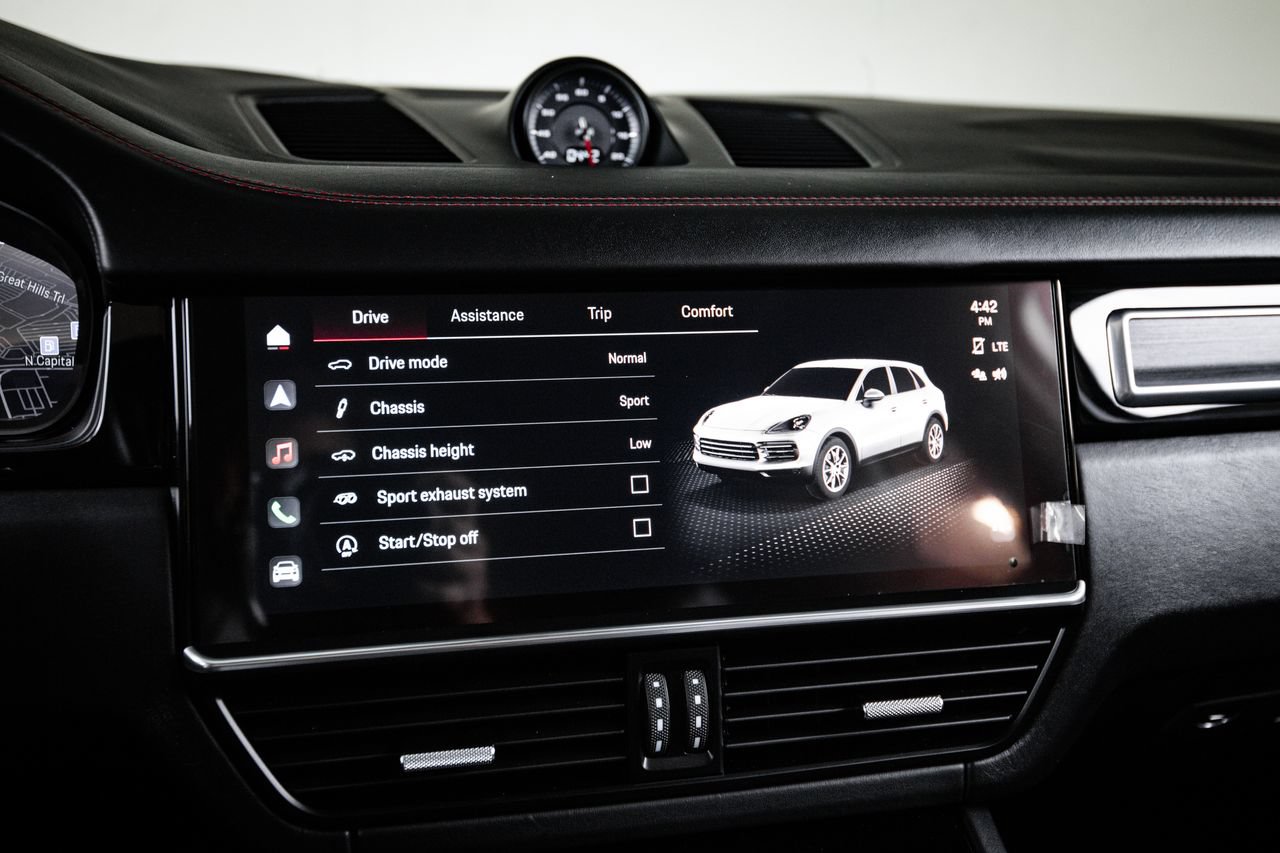 Certified 2023 Porsche Cayenne GTS AWD/4WD image 18