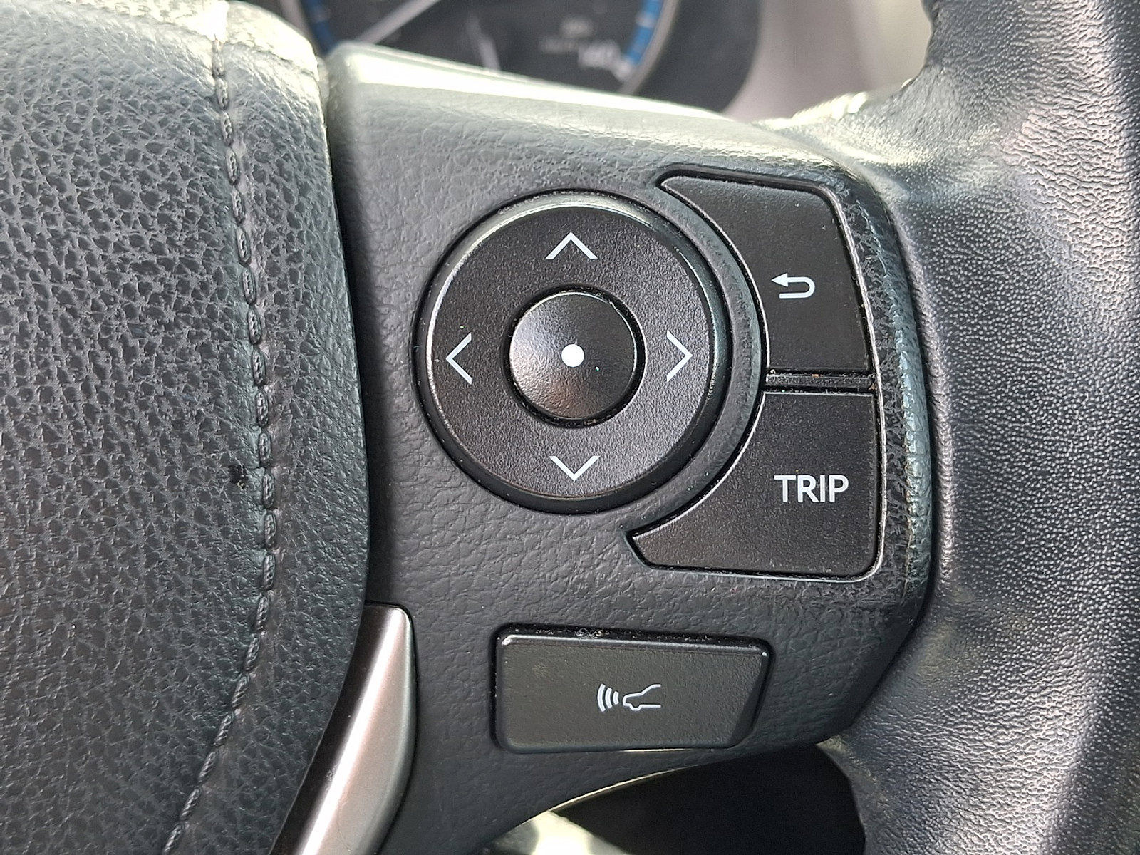 Used 2018 Toyota RAV4 XLE image 23