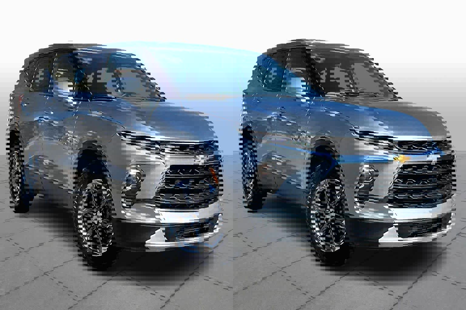 Used 2025 Chevrolet Blazer LT image 3