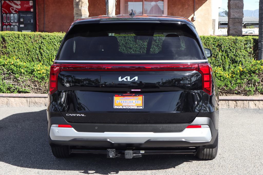 Used 2025 Kia Carnival image 7