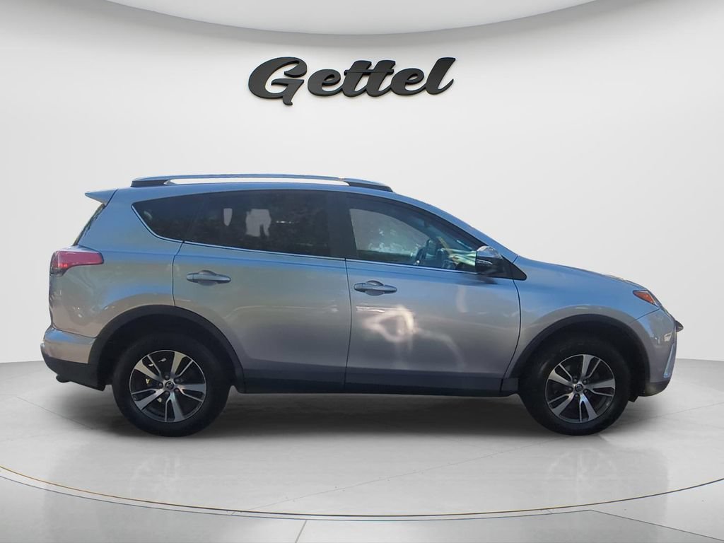 Used 2016 Toyota RAV4 XLE AWD/4WD image 4