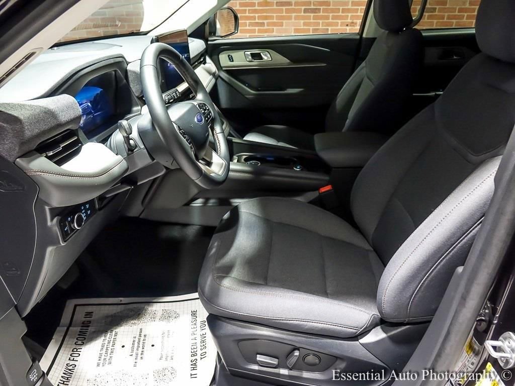 Used 2025 Ford Explorer Active image 11