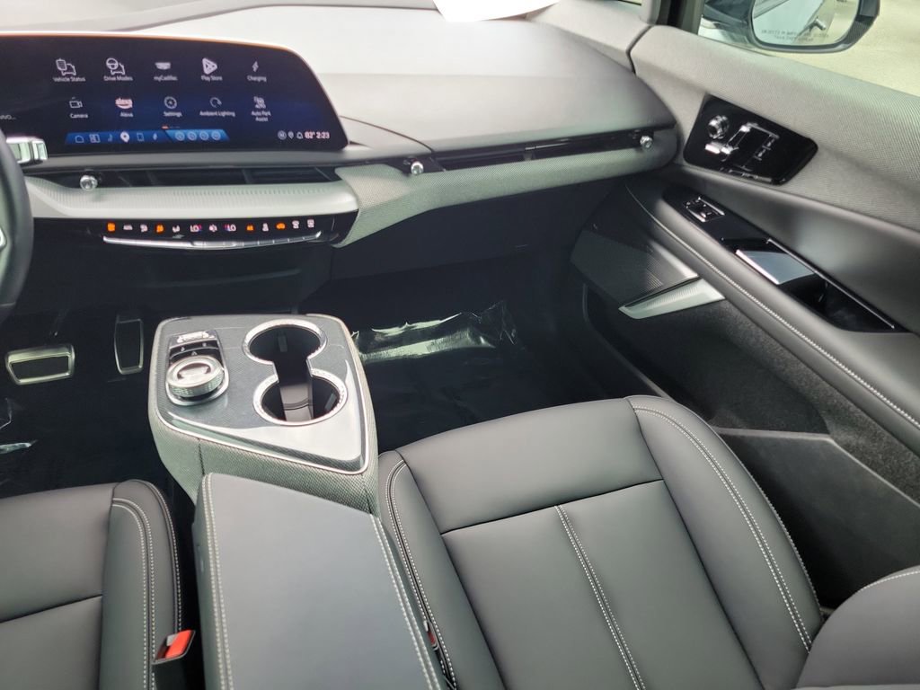 Used 2025 Cadillac Optiq Luxury 1 image 19