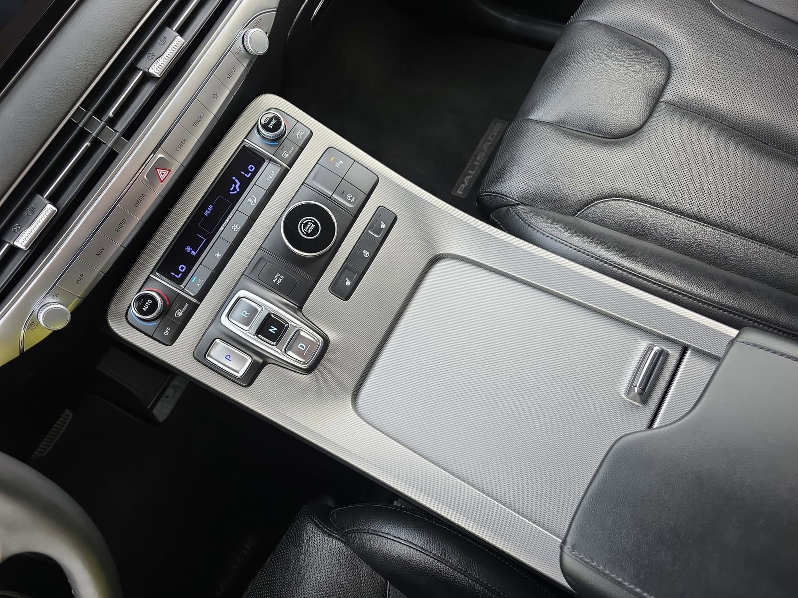 Used 2022 Hyundai Palisade SEL w/ 8P Bench Seat Package image 26