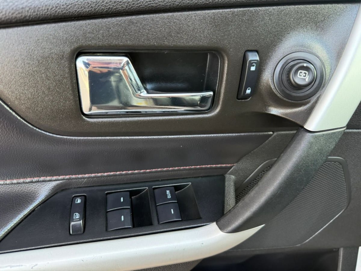 Used 2013 Ford Edge Limited FWD image 36