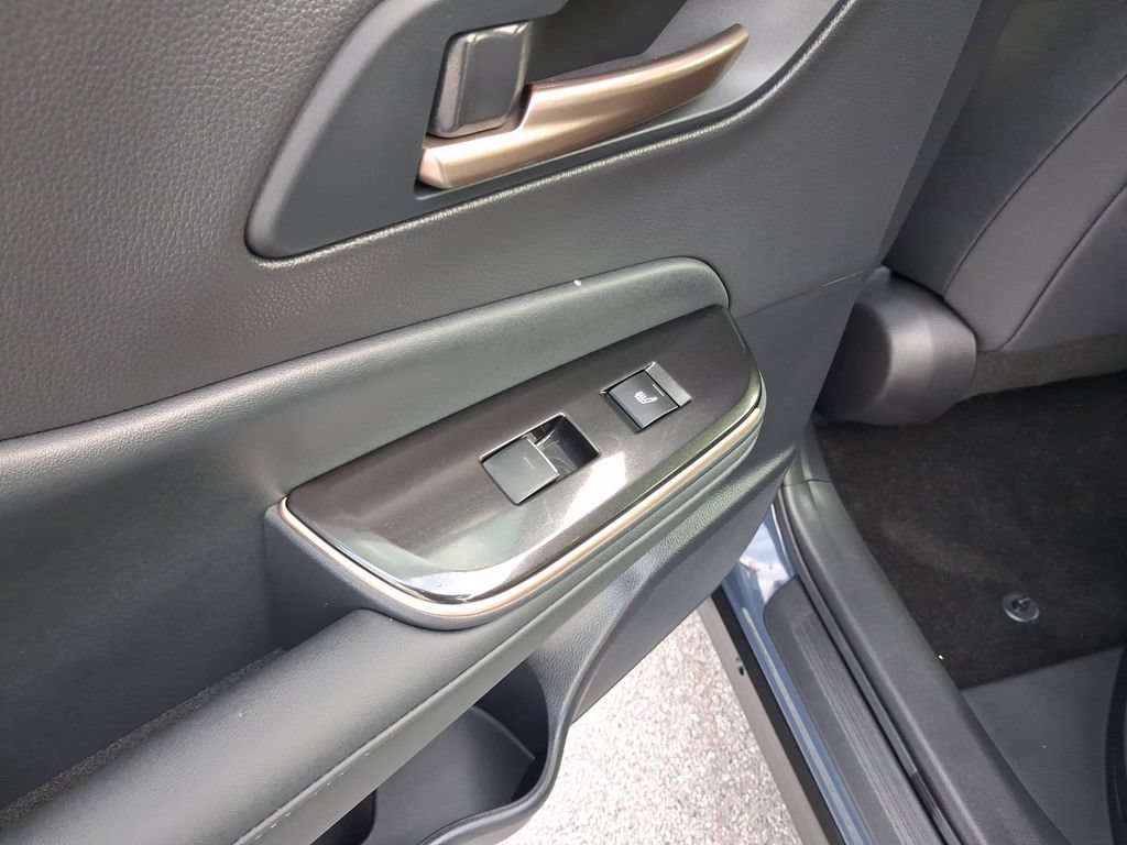 Used 2025 Toyota Crown Signia AWD/4WD image 12