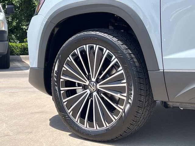 New 2026 Volkswagen Taos SE FWD image 6