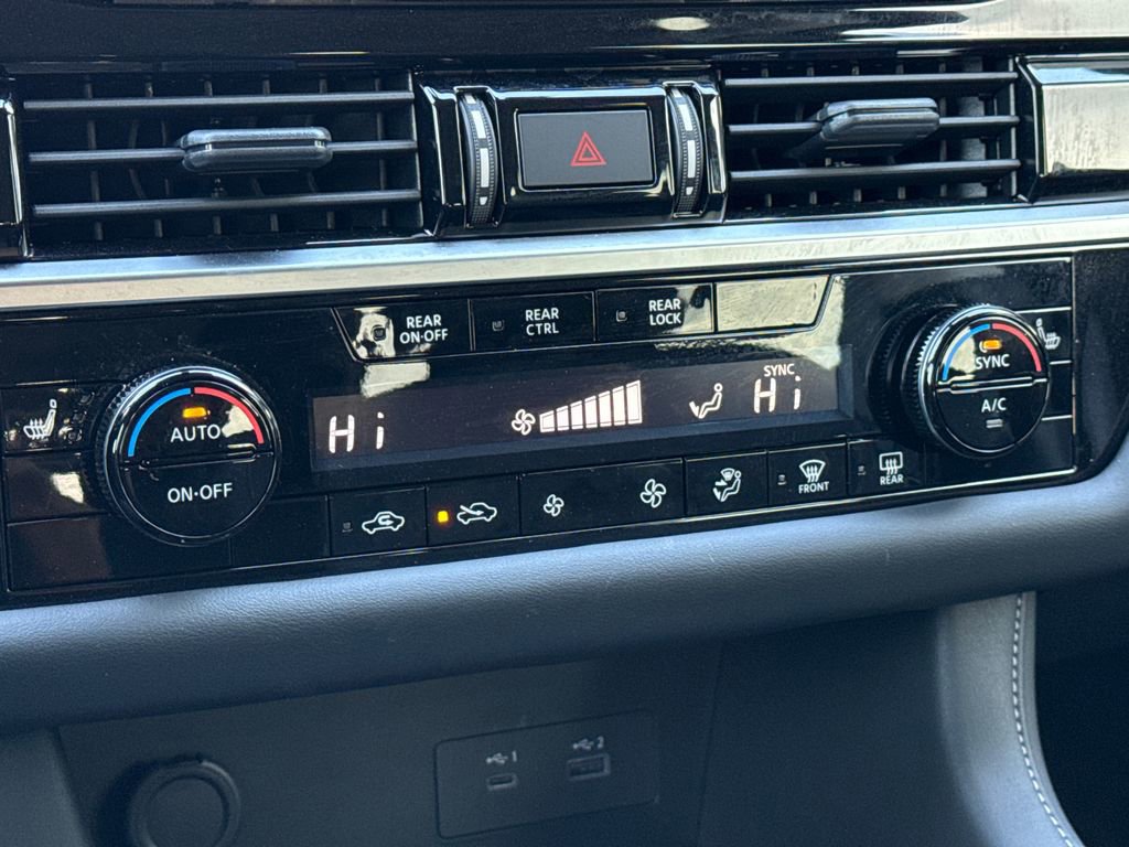 Used 2025 Nissan Pathfinder SV w/ Black Appearance Package image 25