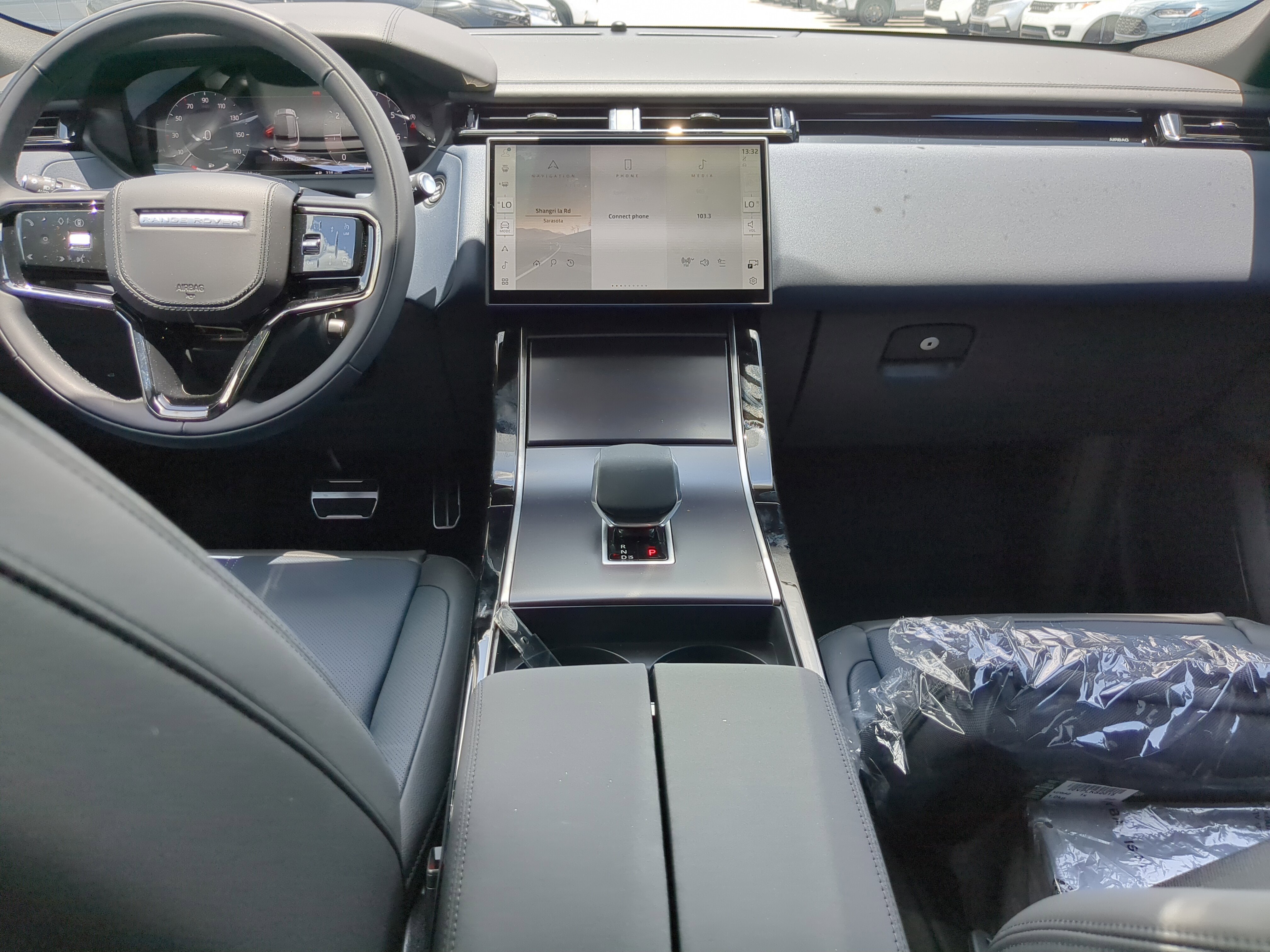 New 2026 Land Rover Range Rover Velar Dynamic SE image 14