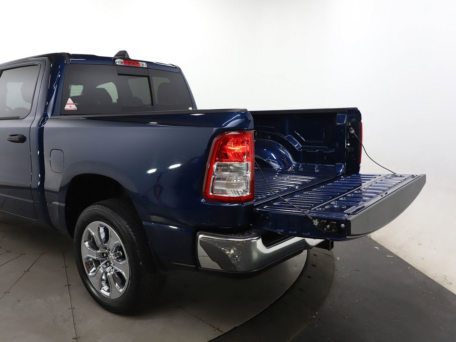Used 2023 RAM 1500 Big Horn AWD/4WD image 9