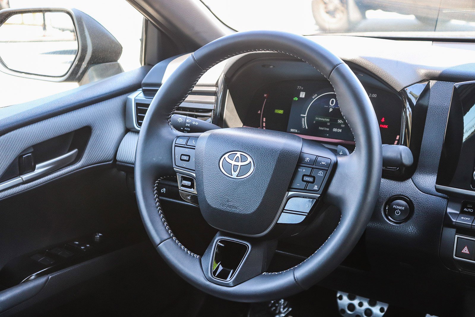 Used 2025 Toyota Camry SE w/ Convenience Package image 16