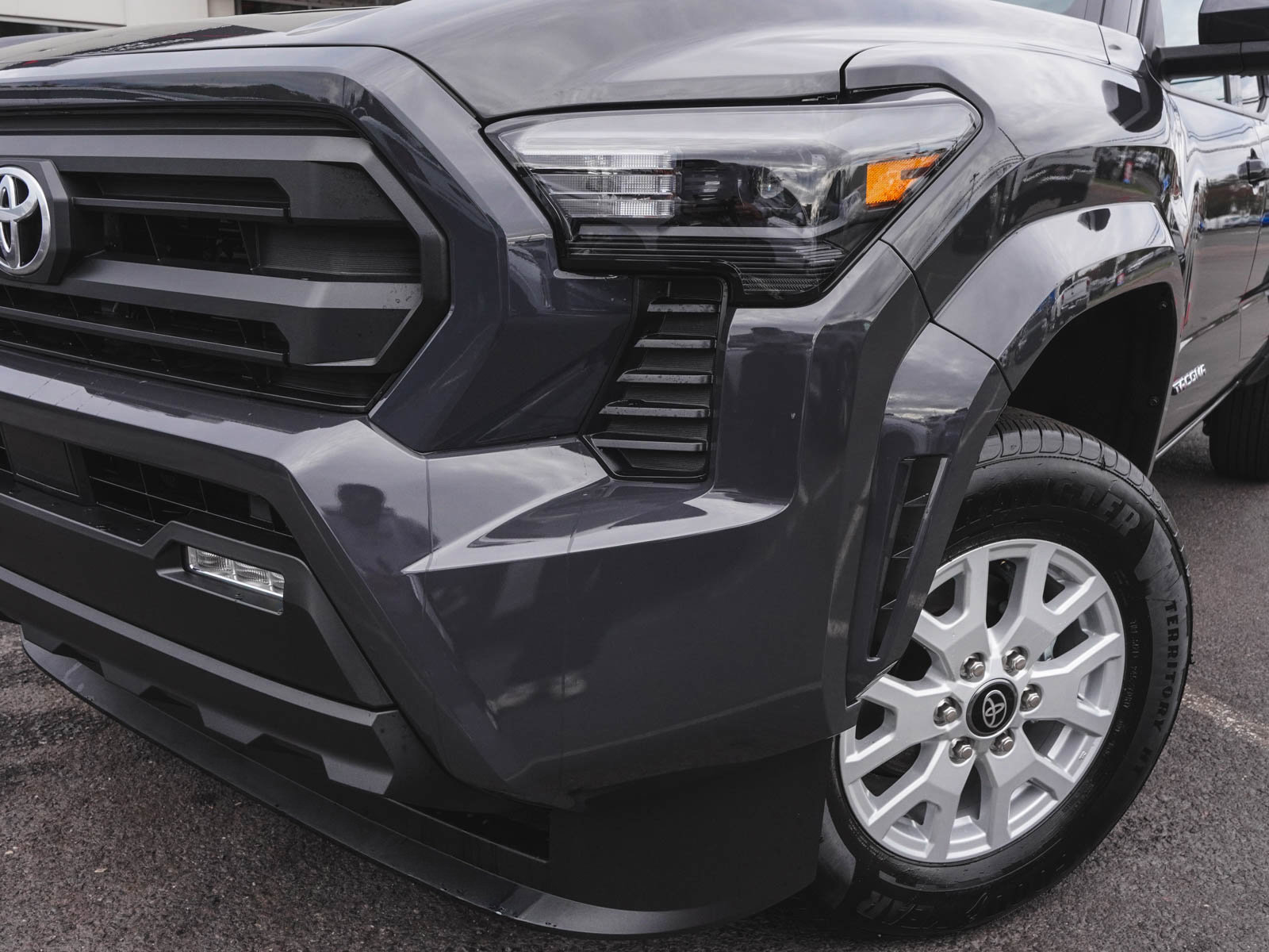 Used 2025 Toyota Tacoma SR5 image 42