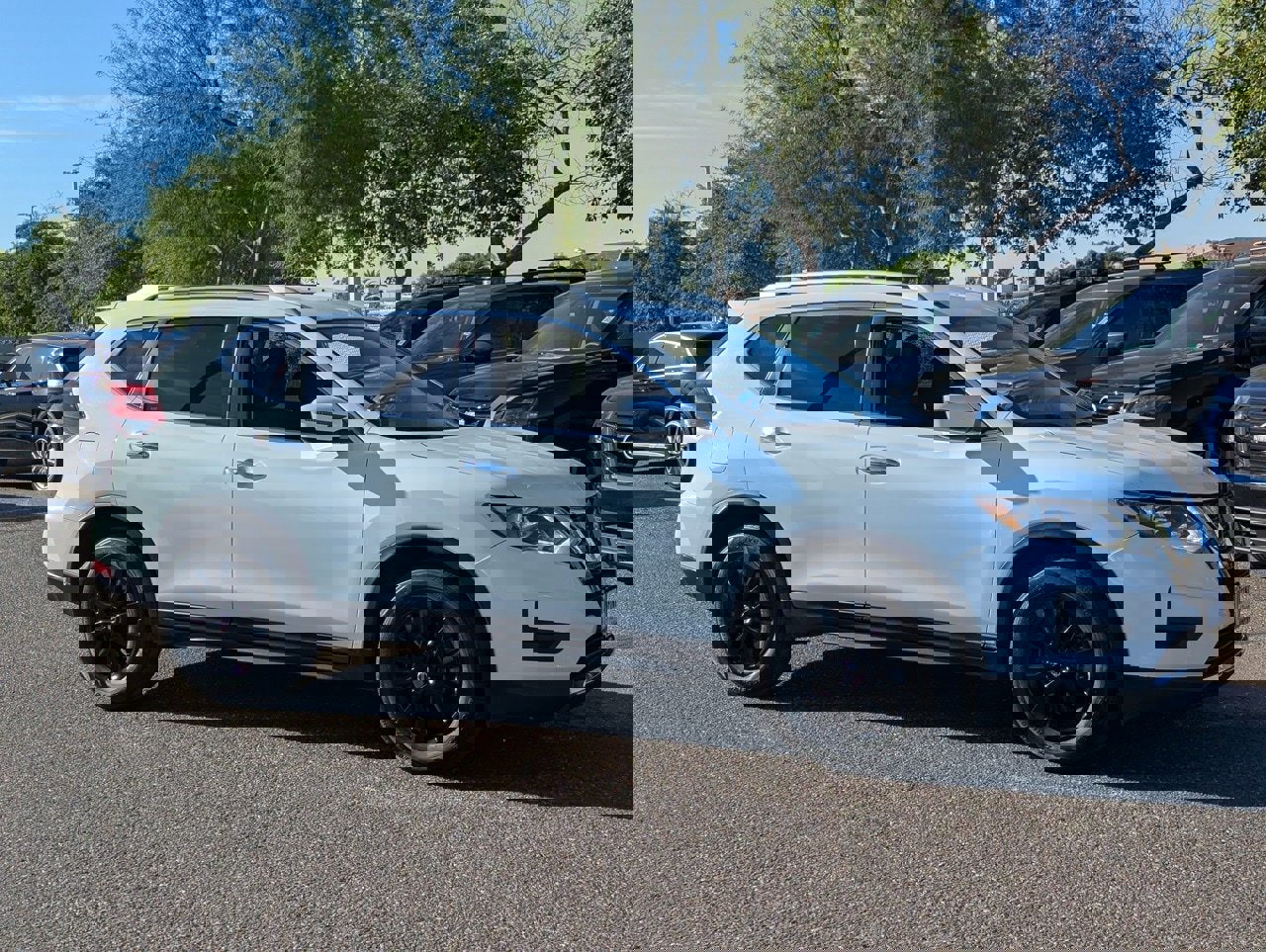 Used 2018 Nissan Rogue SV image 6