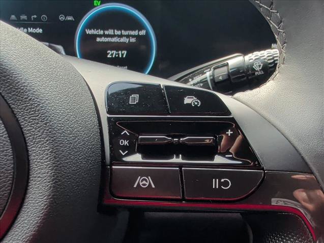 Used 2025 Hyundai Elantra SEL FWD image 14