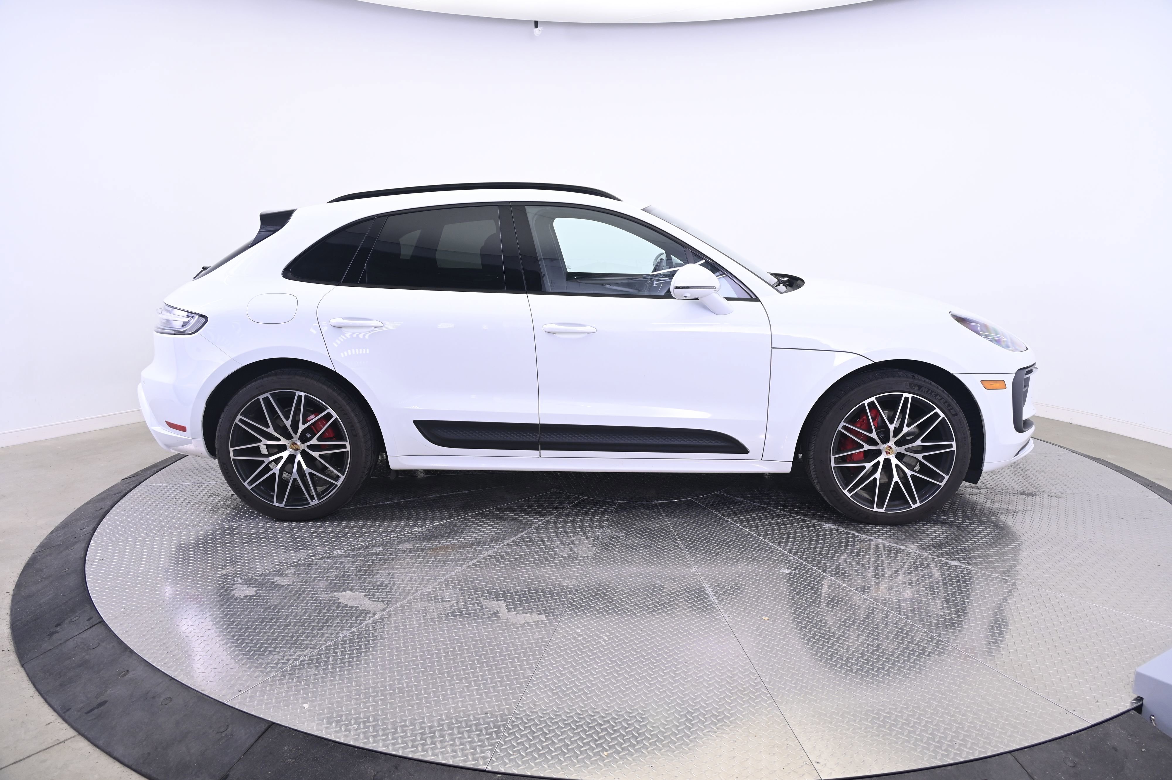 Certified 2024 Porsche Macan S AWD/4WD image 8