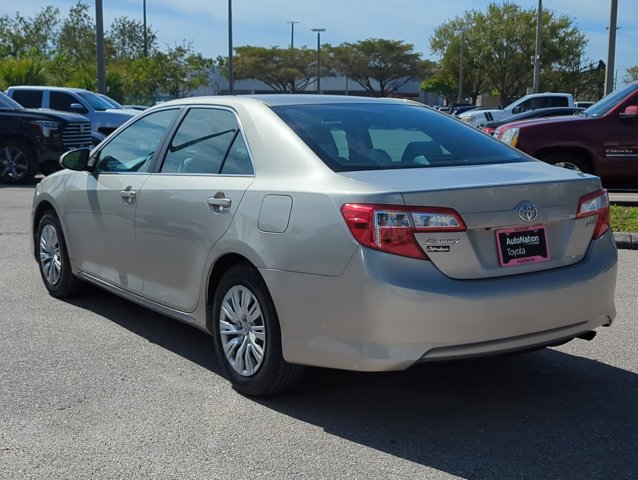 Used 2014 Toyota Camry LE image 7