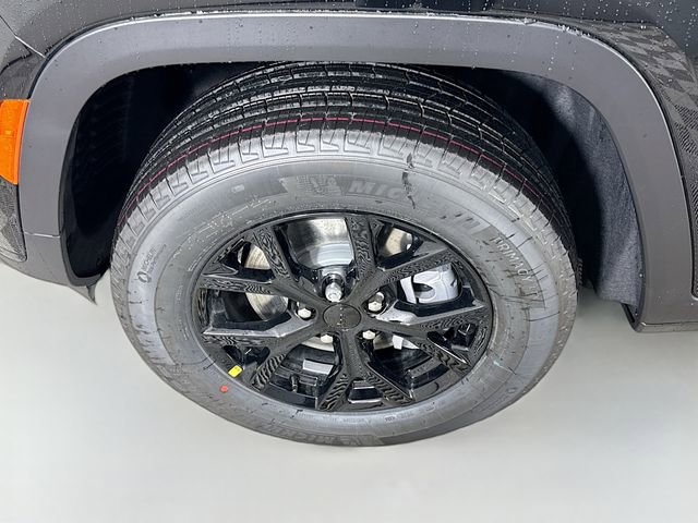 New 2025 Jeep Grand Cherokee L Altitude image 32