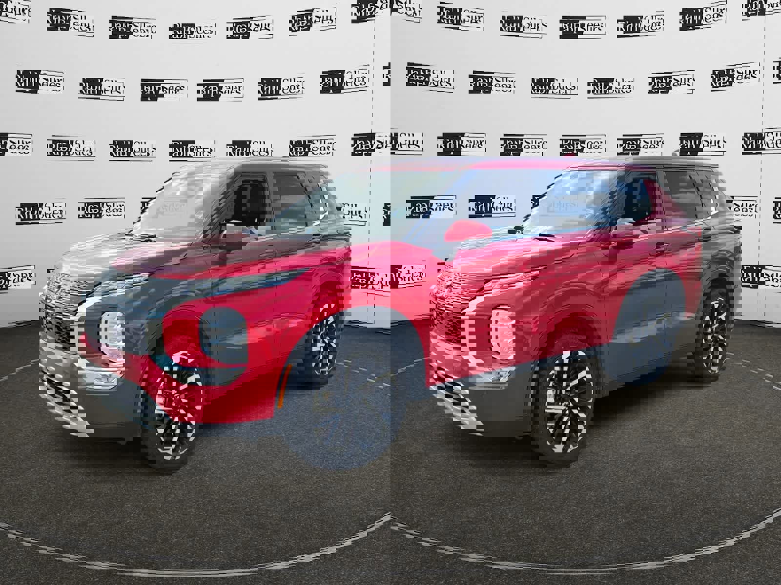 Used 2024 Mitsubishi Outlander SE image 2