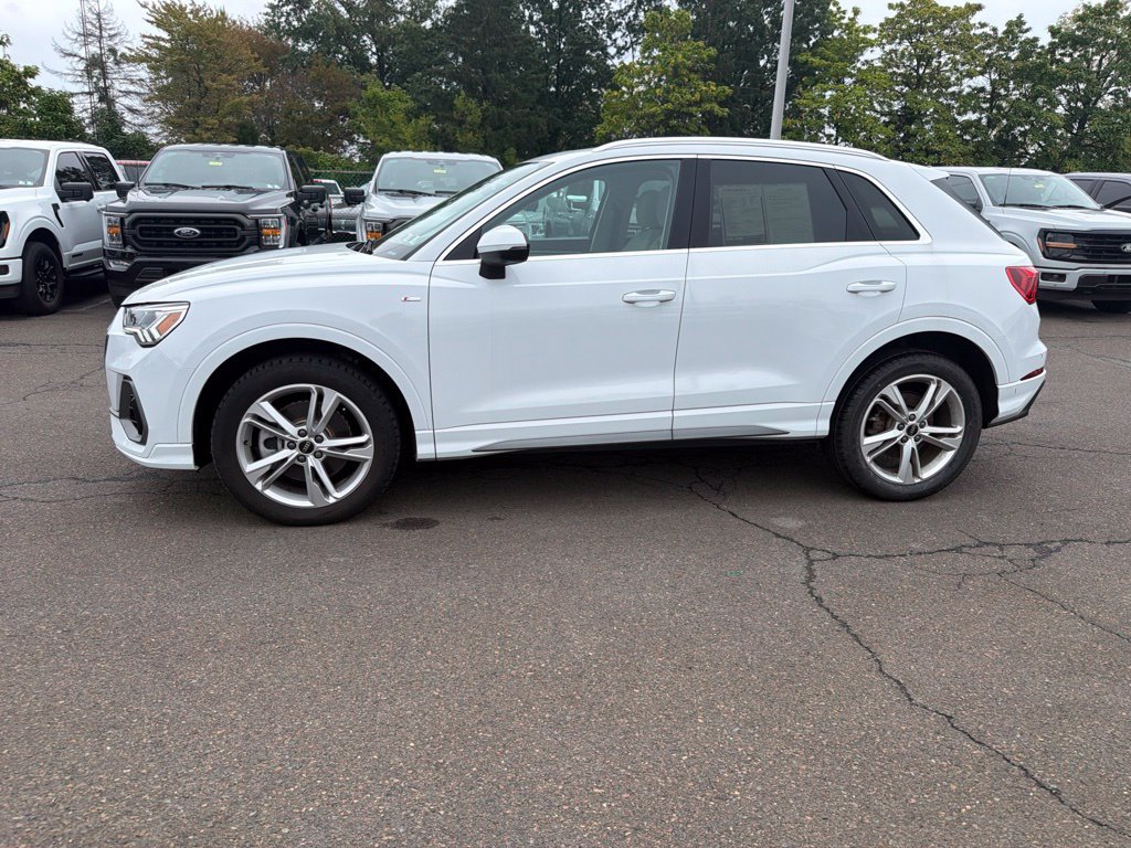 Used 2023 Audi Q3 2.0T Premium Plus w/ Premium Plus Package AWD/4WD image 2