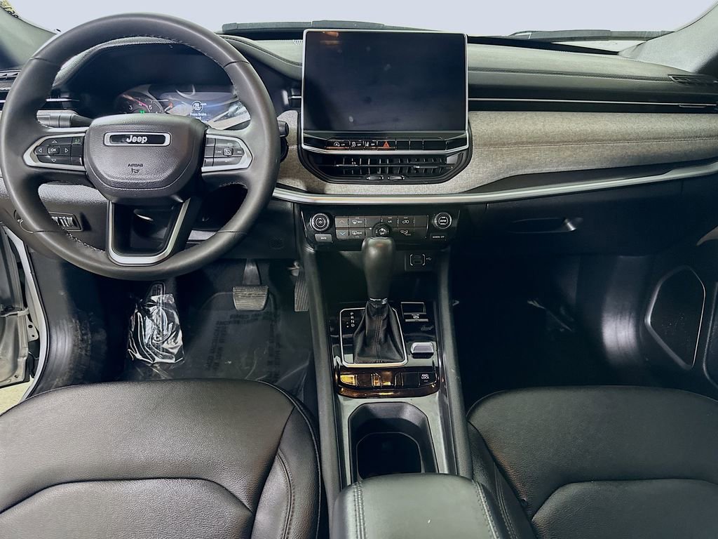 Used 2024 Jeep Compass Latitude image 18