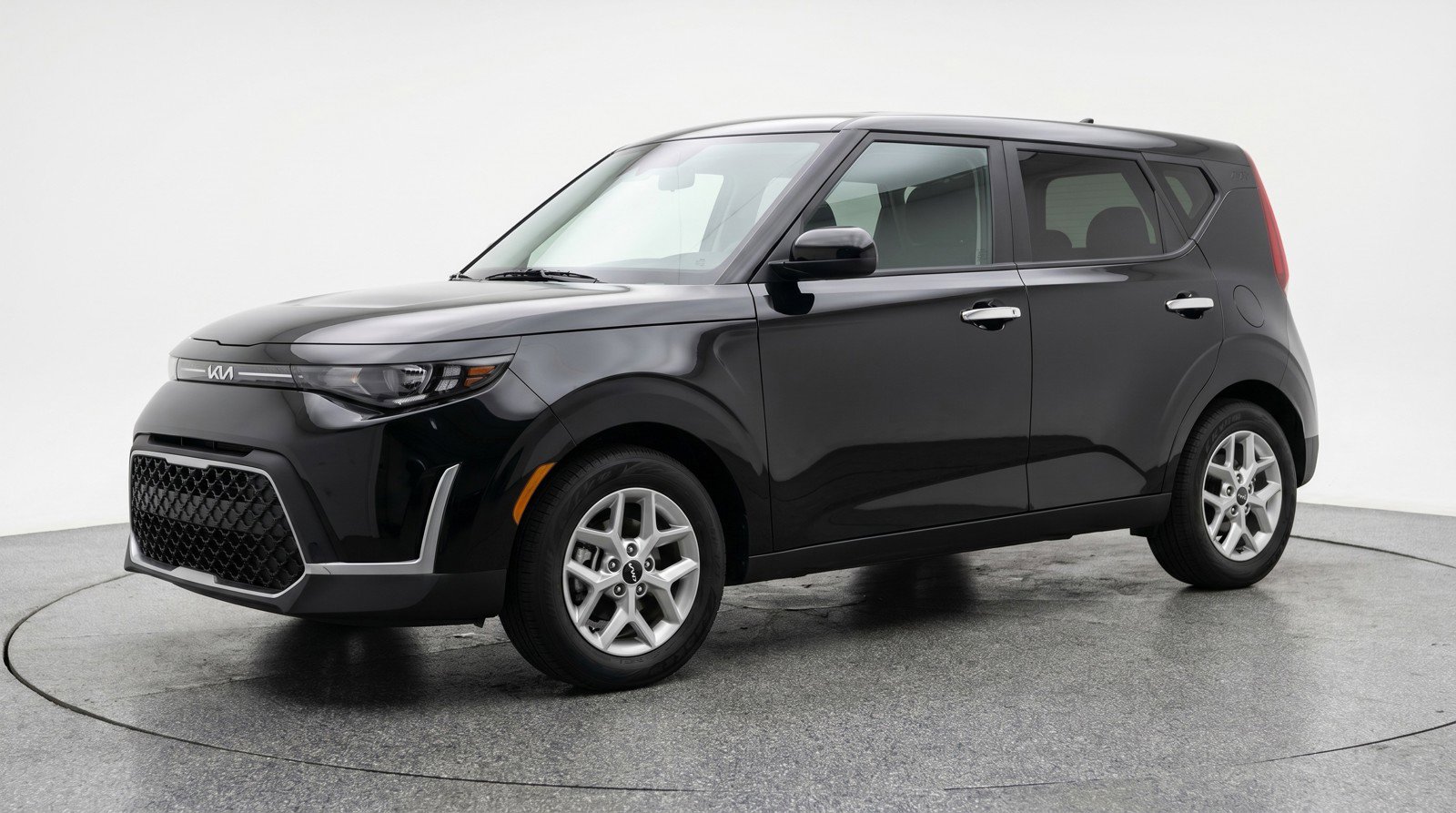 Used 2025 Kia Soul LX w/ LX Technology Package FWD image 3