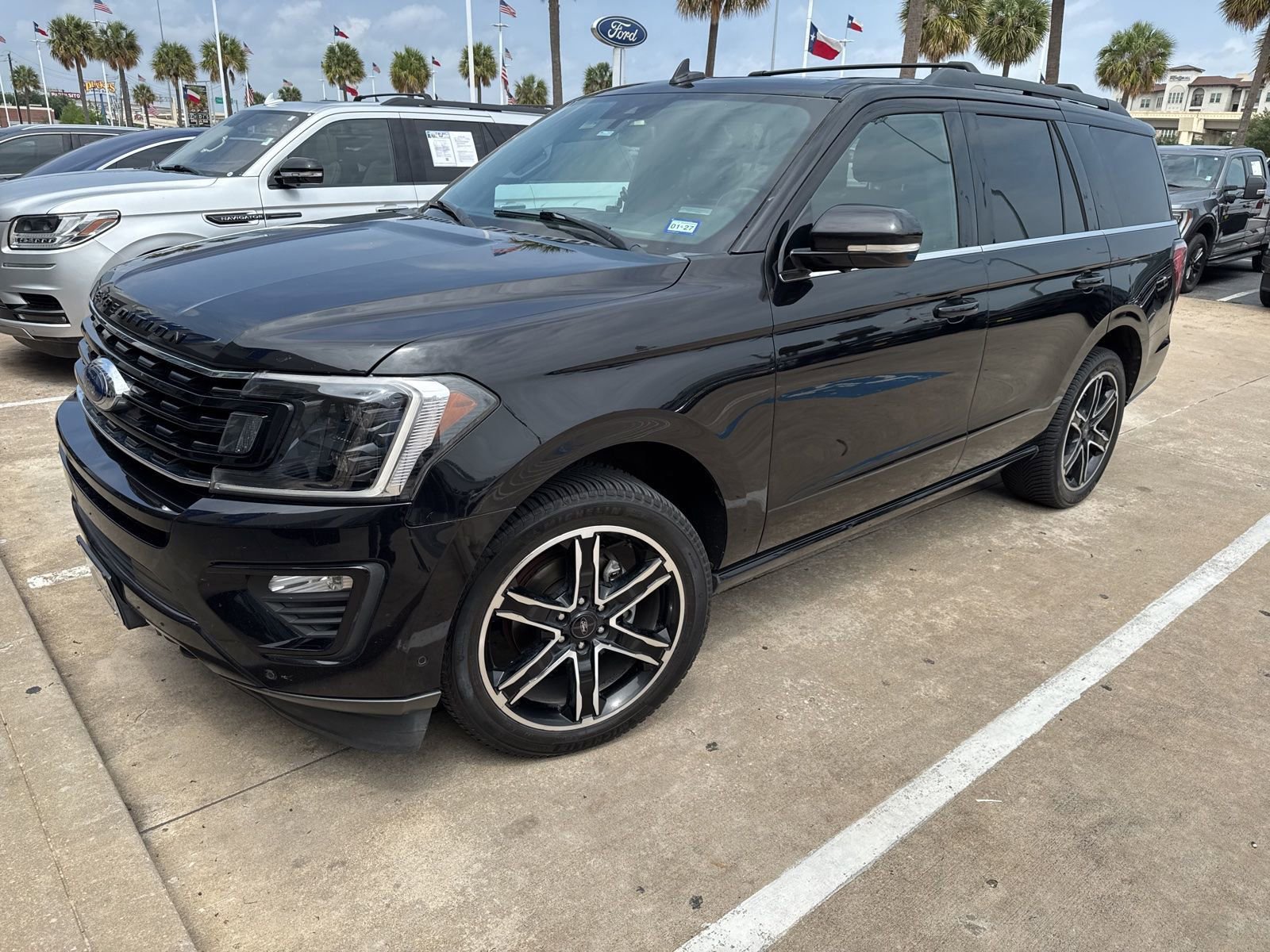Used 2019 Ford Expedition Limited w/ Equipment Group 303A AWD/4WD image 3