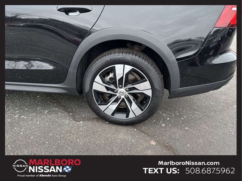 Used 2024 Volvo V60 B5 Cross Country Plus image 7
