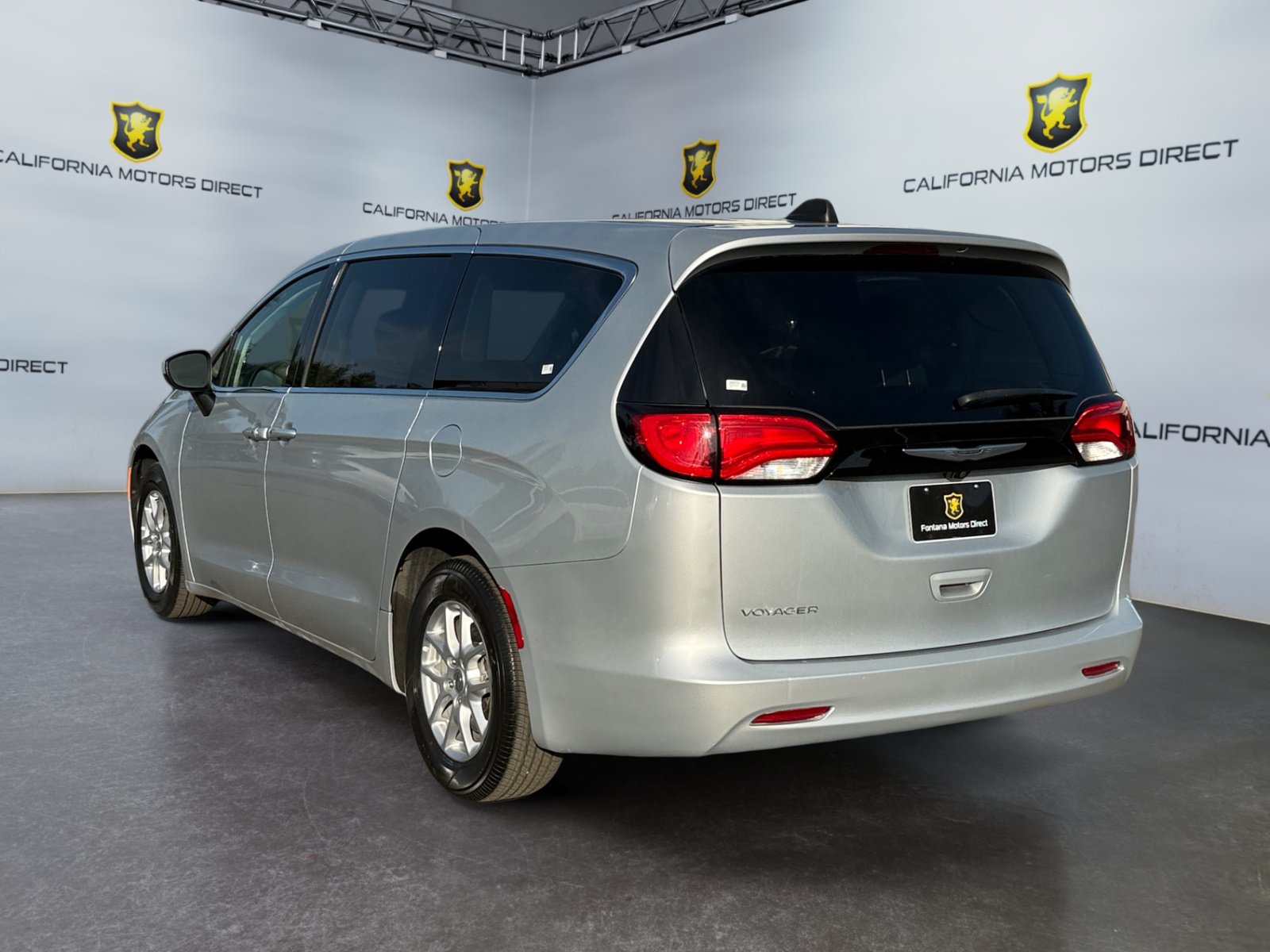 Used 2023 Chrysler Voyager LX FWD image 3