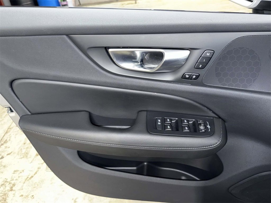 Used 2025 Volvo V60 B5 Cross Country Plus image 20