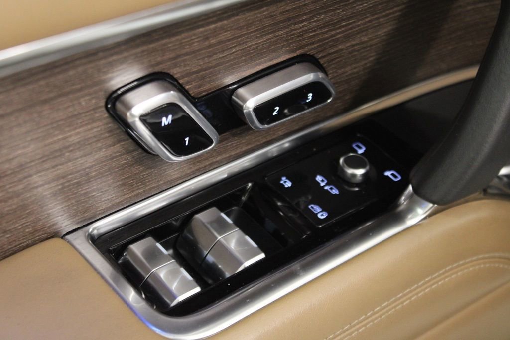 Certified 2023 Land Rover Range Rover SE AWD/4WD image 16
