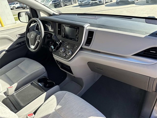 Used 2020 Toyota Sienna LE image 12