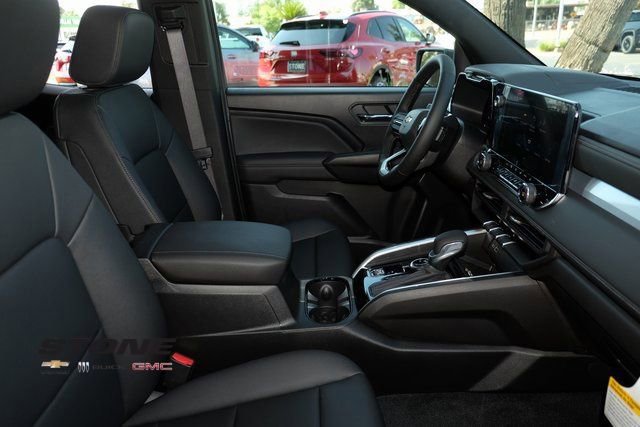 Used 2025 Chevrolet Colorado LT w/ LT Convenience Package AWD/4WD image 18