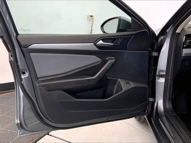 Used 2025 Volkswagen Jetta SE image 23