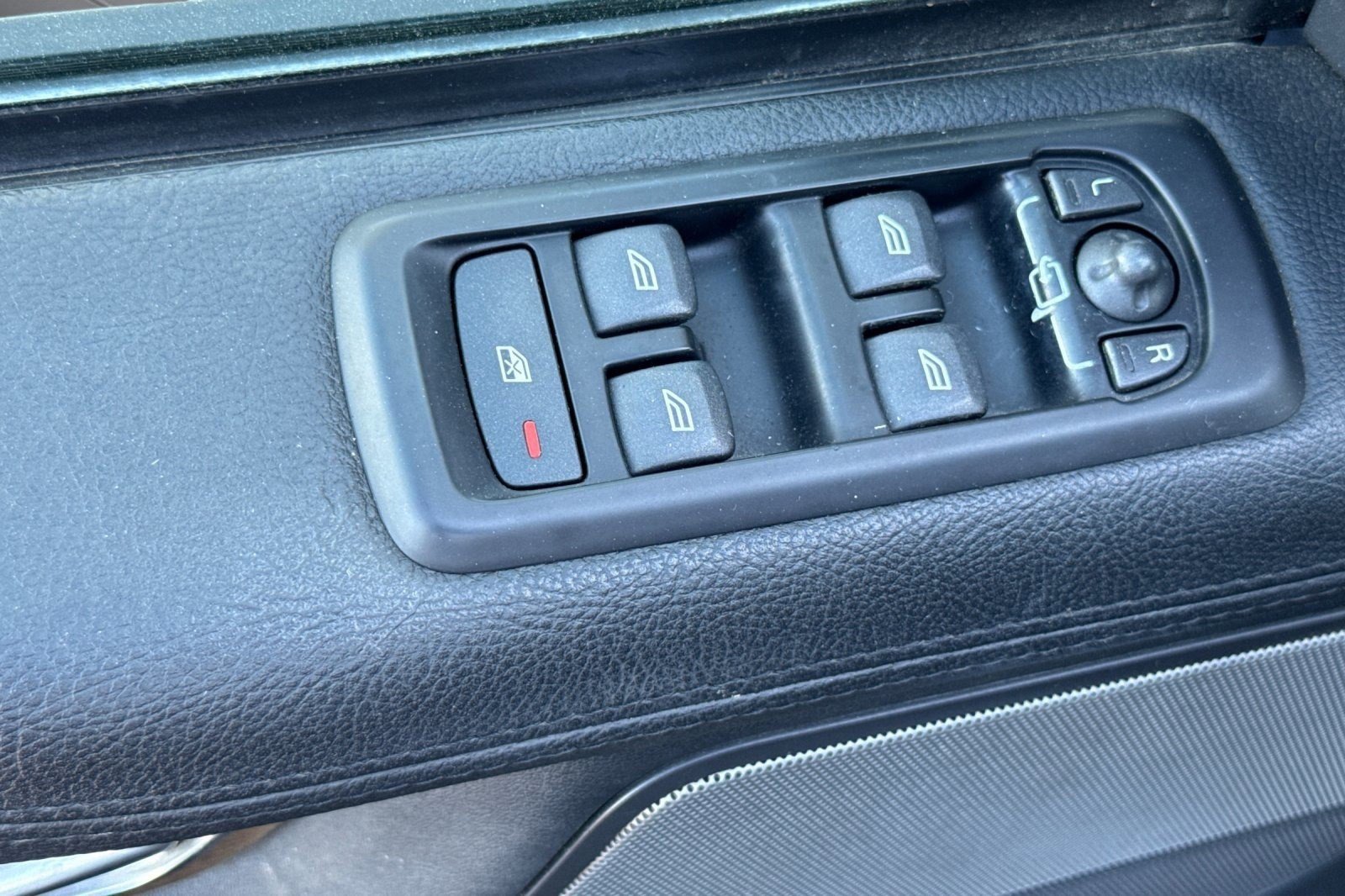 Used 2013 Land Rover Range Rover Sport HSE image 13