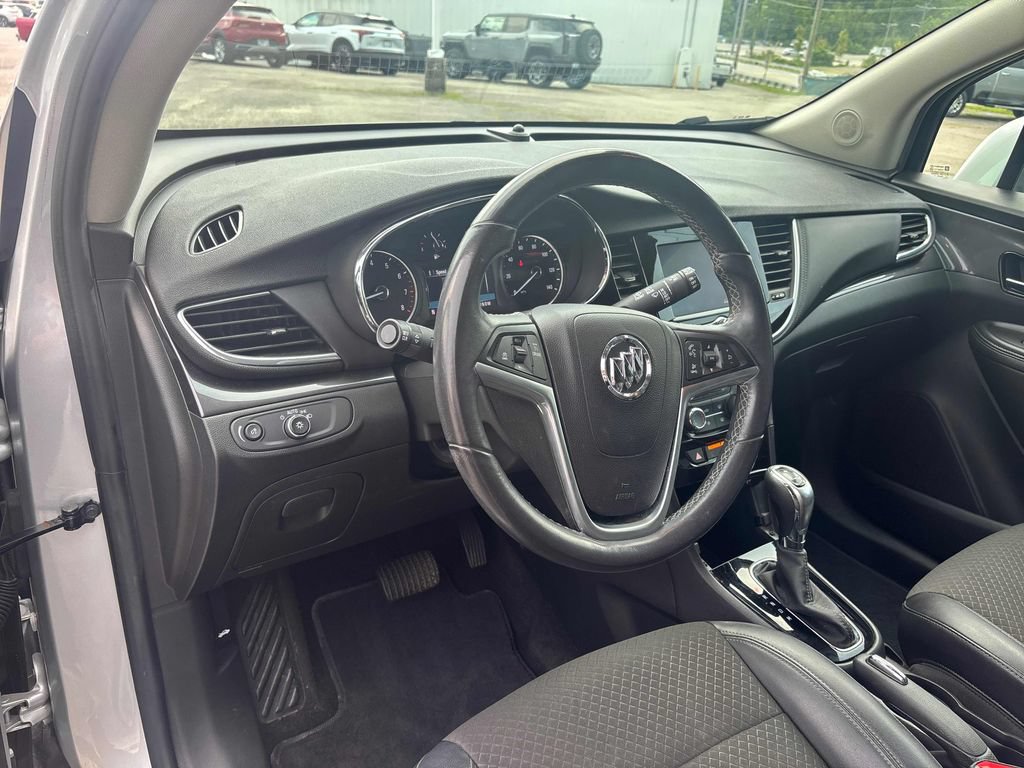 Used 2021 Buick Encore Preferred AWD/4WD image 11