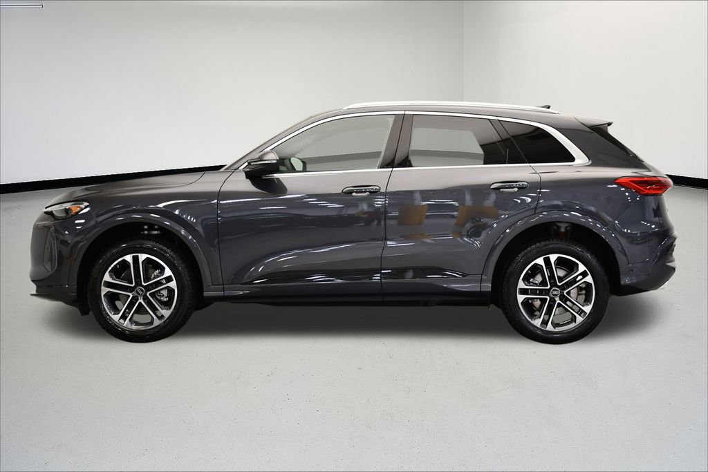 Used 2025 Audi Q5 Premium w/ Convenience Package image 2