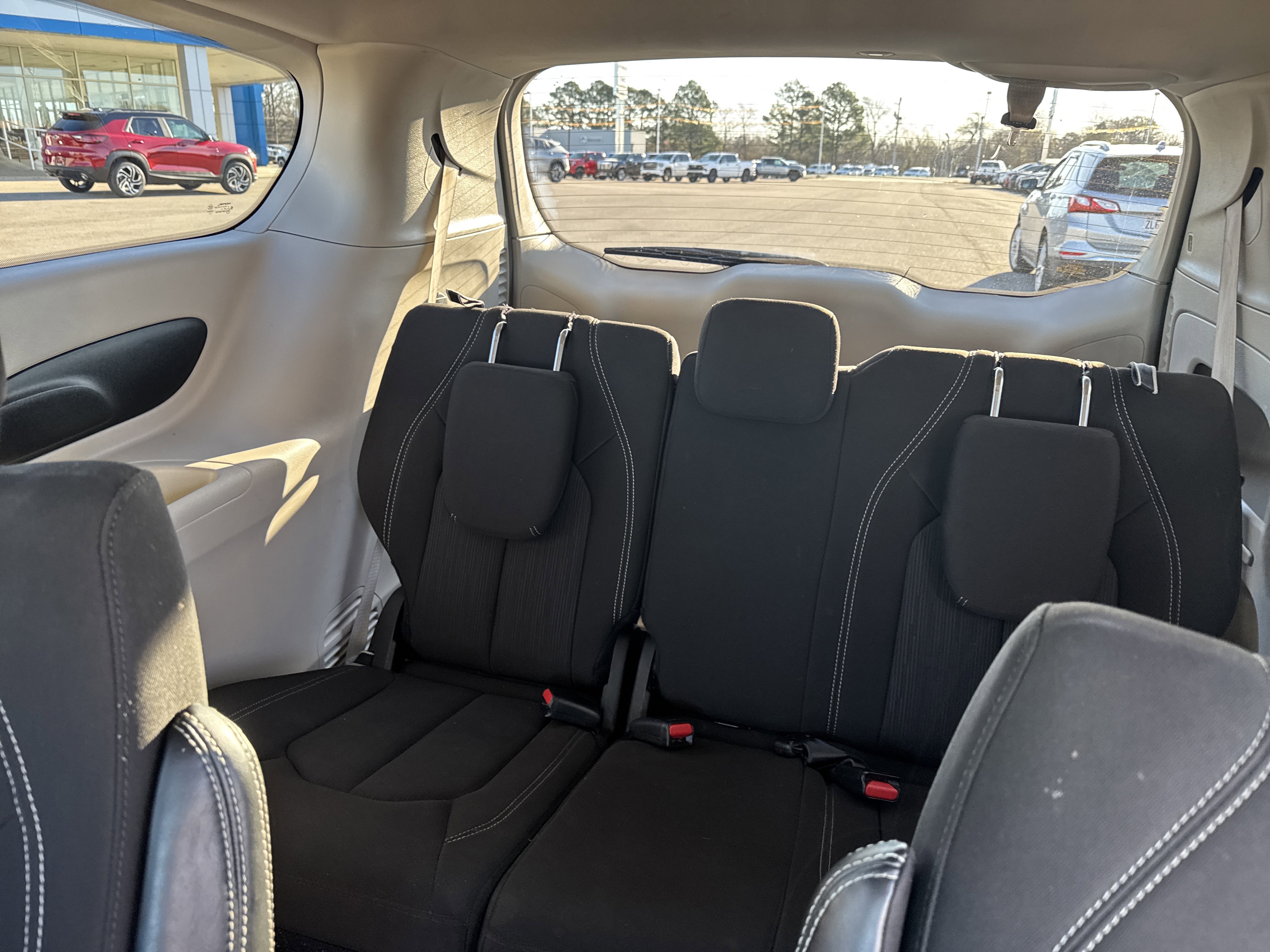 Used 2023 Chrysler Voyager LX image 13