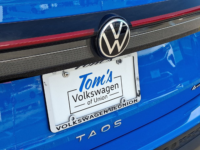Used 2025 Volkswagen Taos SE w/ Panoramic Sunroof Package AWD/4WD image 29