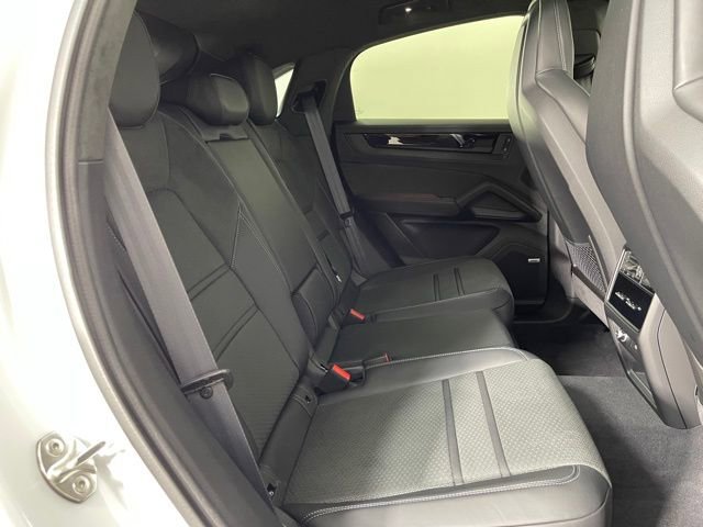 New 2026 Porsche Cayenne GTS image 20