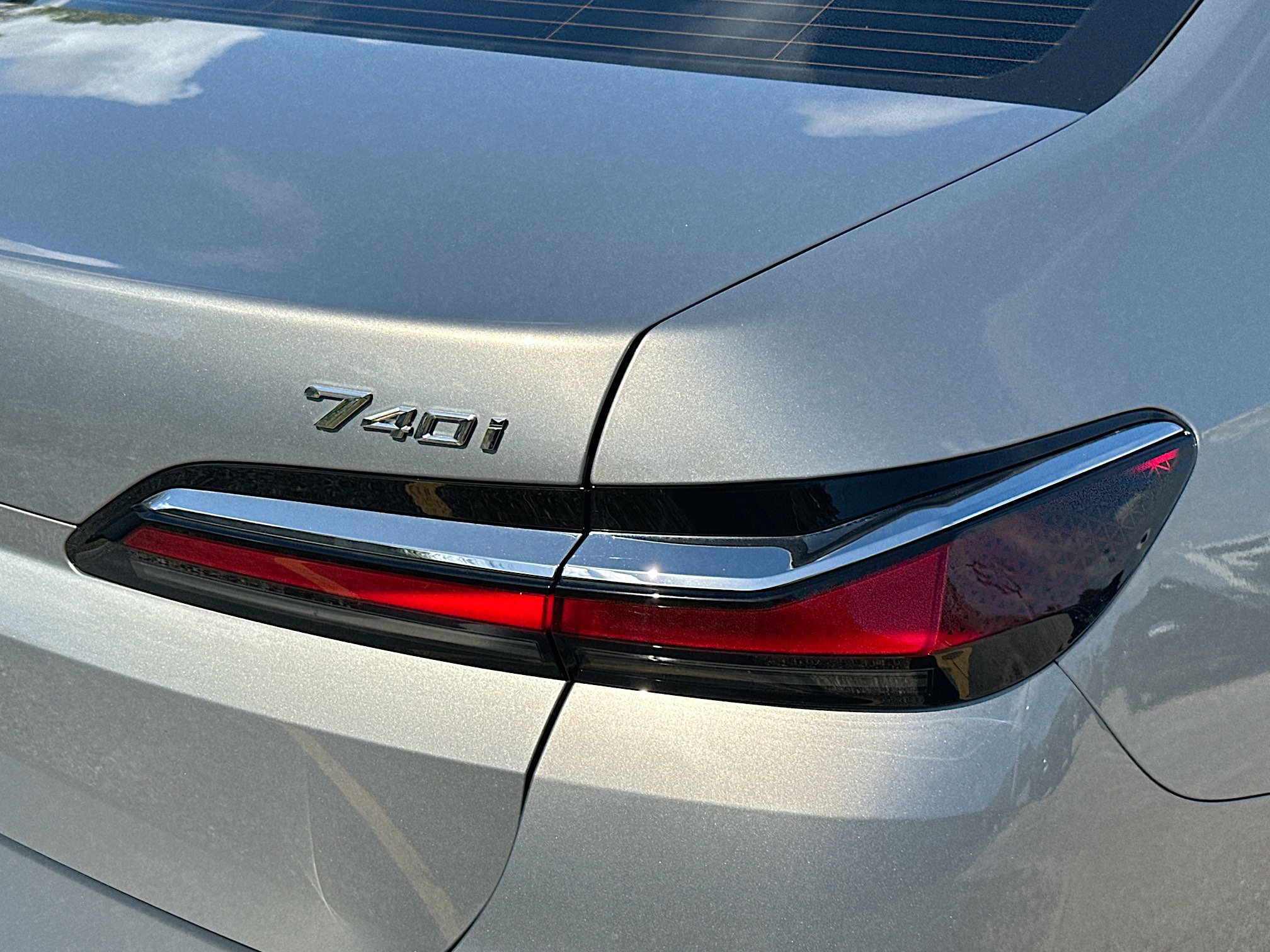 Used 2023 BMW 740i w/ Parking Assistance Package image 29